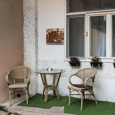 Lara's Loft *